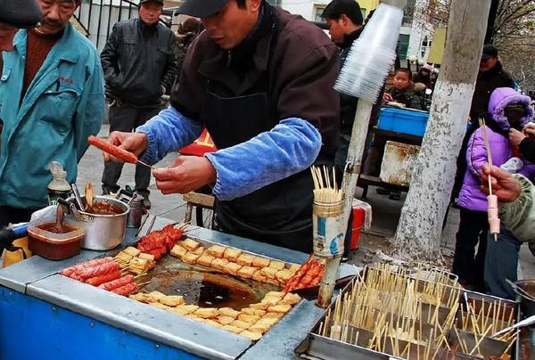 大学食堂最火爆的项目是什么？揭秘学生们的最爱！(图2)